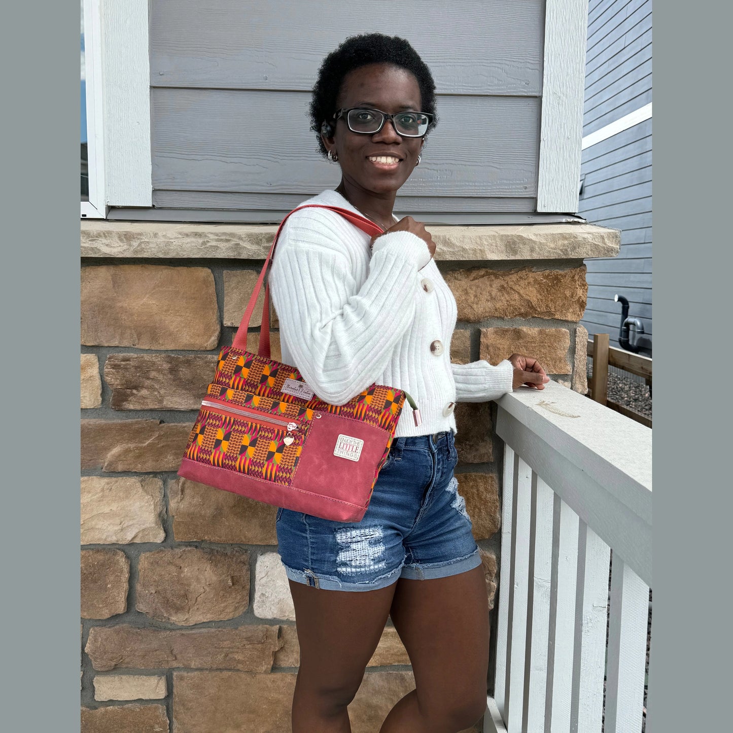 Vintage-style small handbag