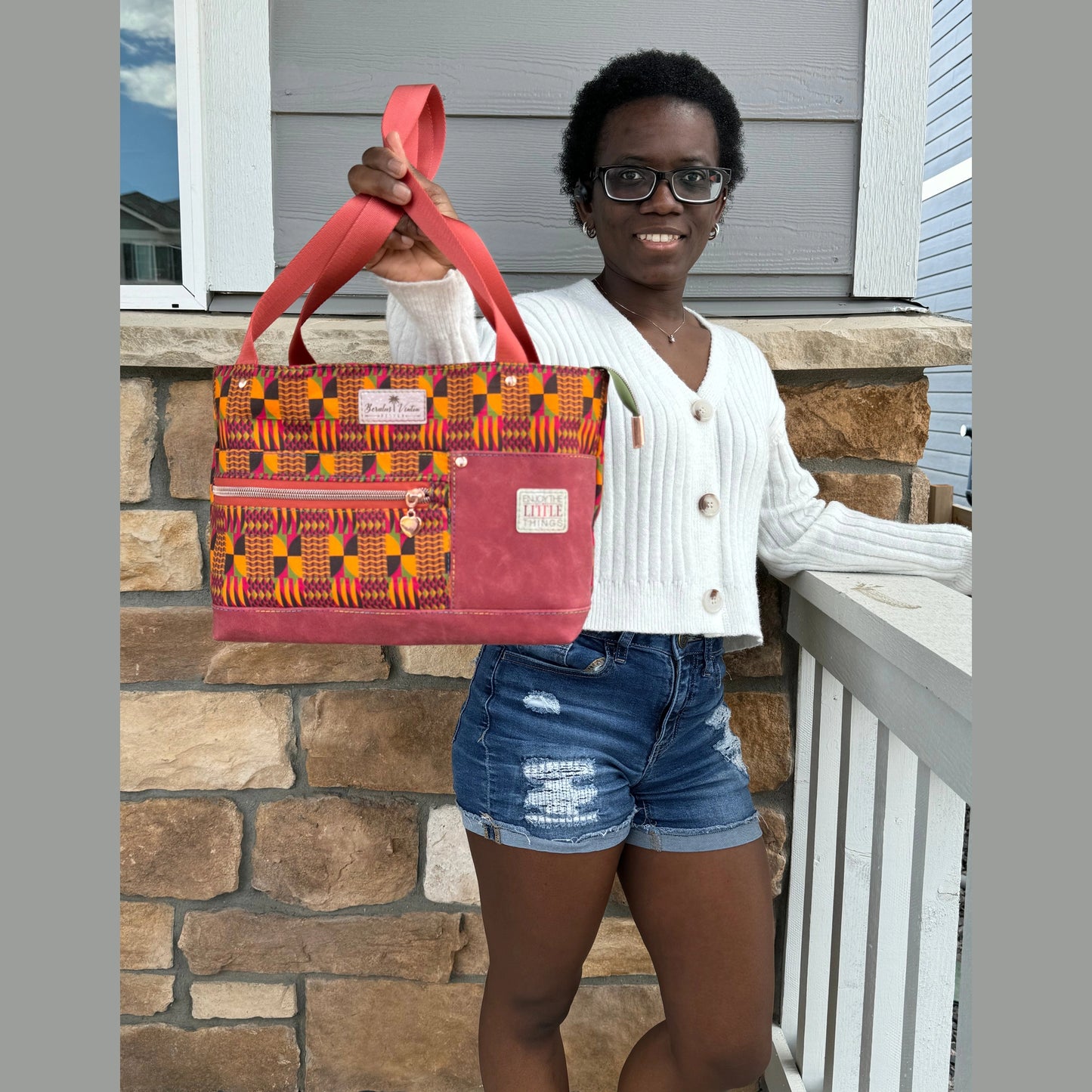 Vintage-style small handbag